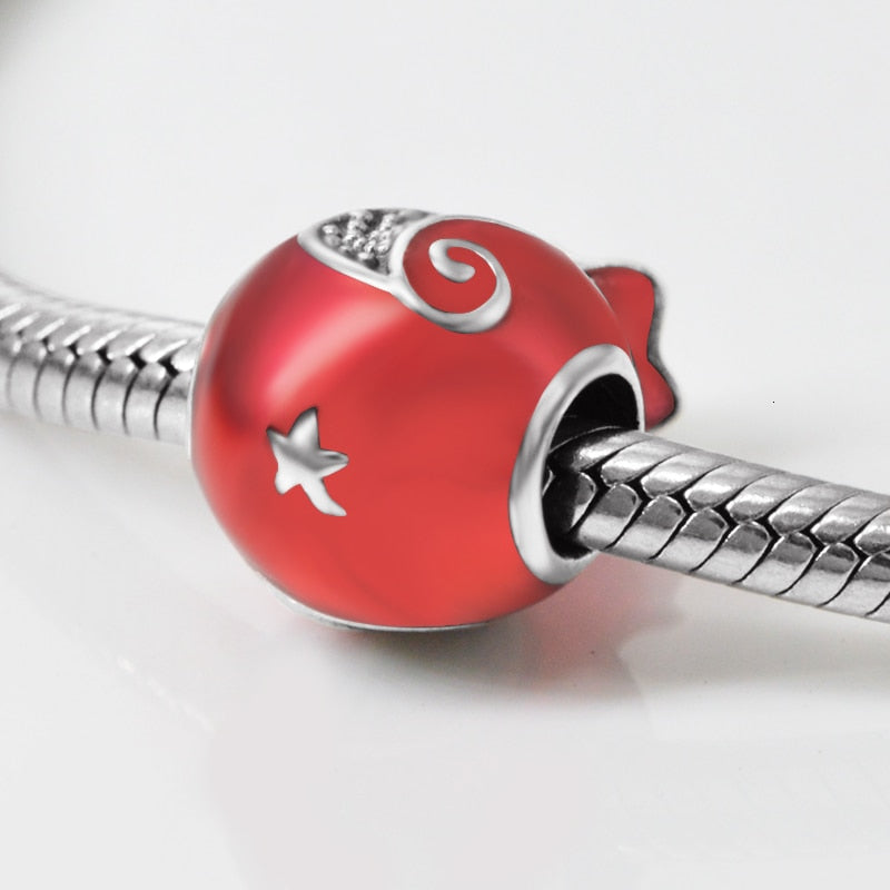 Charm de romã em prata 925 e zircões